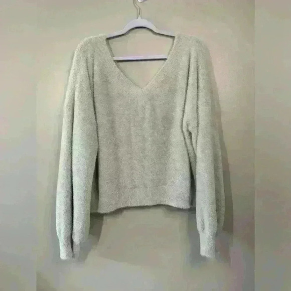5 for $25| Fashion Nova soft fuzzy light gray v neck long sleeve sweater 2x - Picture 5 of 11